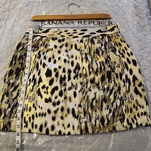 Banana Republic Metallic Gold Leopard Mini Skirt – Size 8 (NWT)